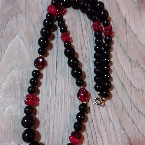 Vintage red..black..gold necklace - Picture 2 of 4